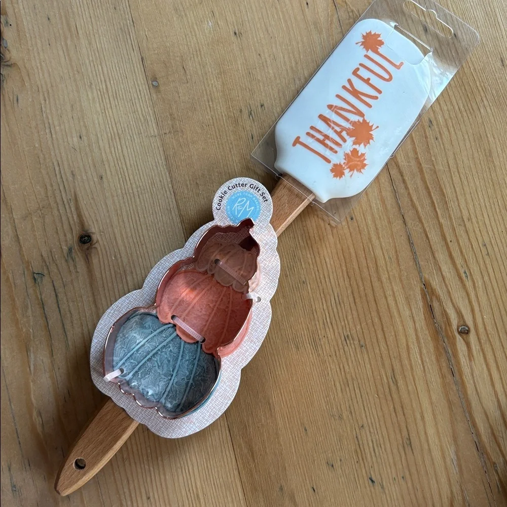 R&M Autumn Leaf Copper Pumpkin Cookie Cutters Set With Thankful Spatula Scaper